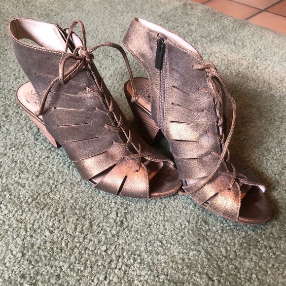 Vince Camuto - Picture 6 of 6